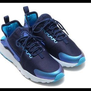 Nike Huaraches, new in box